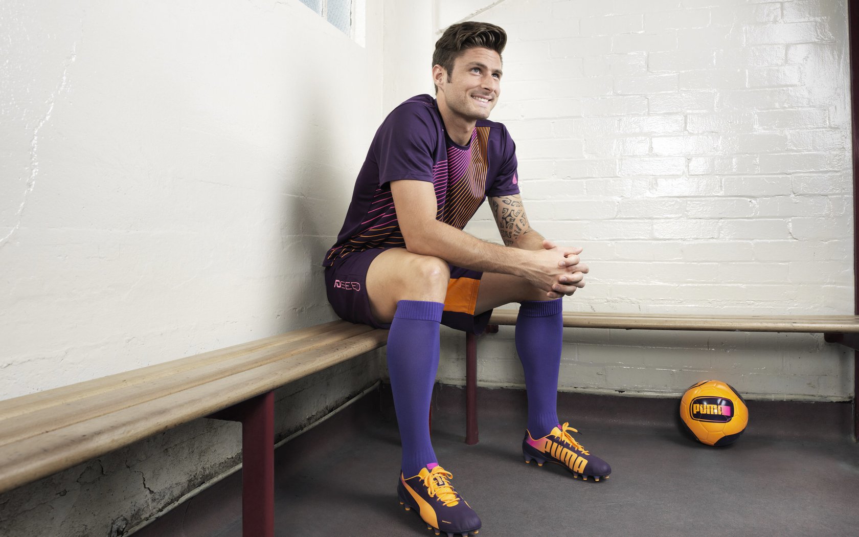 比赛激烈异常，球队依靠团队力量夺得胜利，比赛异常激烈 精彩不断